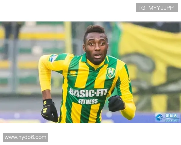 《足球星梦：从球场到卡片的荣耀之路》