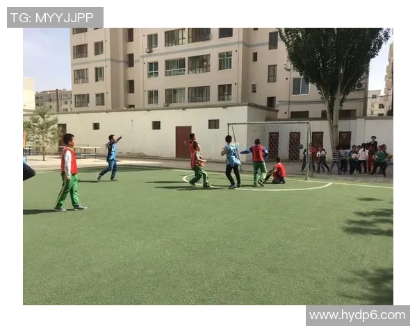 《梦之队对决足球争霸赛 星辉照耀绿茵场》