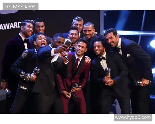 世界足球巨星同框合影 展现传奇球员风采与足球荣耀