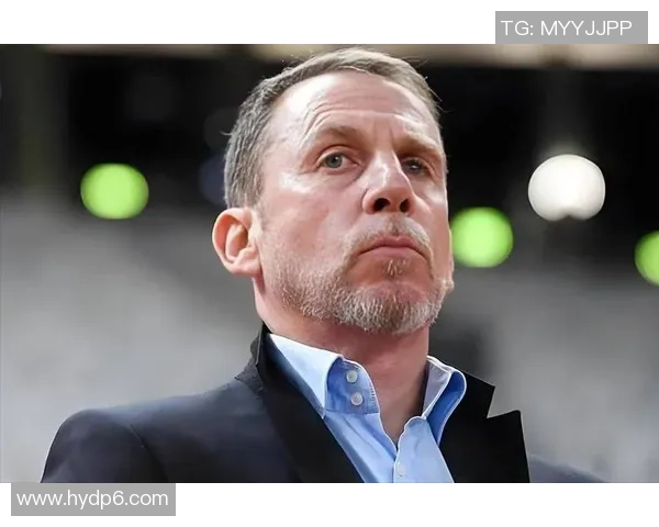 中国足球男球星娇妻曝光其个人生活与事业成就引发关注