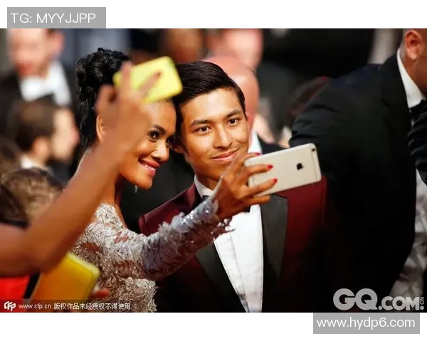 玉足传奇之星光璀璨：球场上的巨星与荣耀时刻解析